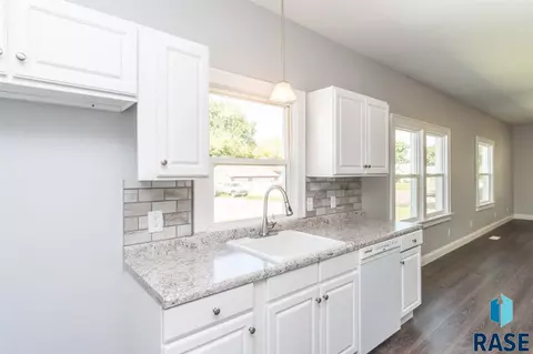 2811 W Mcclellan St, Sioux Falls, SD 57104 photo 9