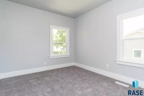 2811 W Mcclellan St, Sioux Falls, SD 57104 photo 25