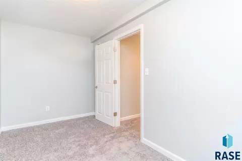 2811 W Mcclellan St, Sioux Falls, SD 57104 photo 20