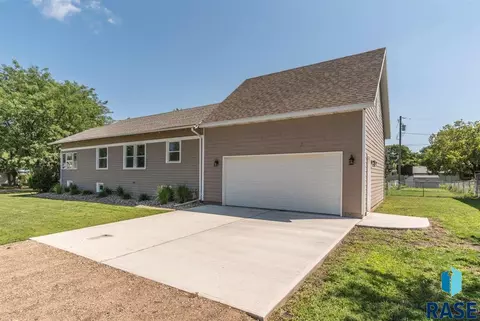 2811 W Mcclellan St, Sioux Falls, SD 57104 photo 2