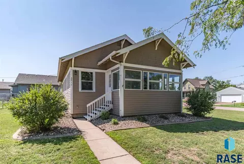 2811 W Mcclellan St, Sioux Falls, SD 57104 photo 1