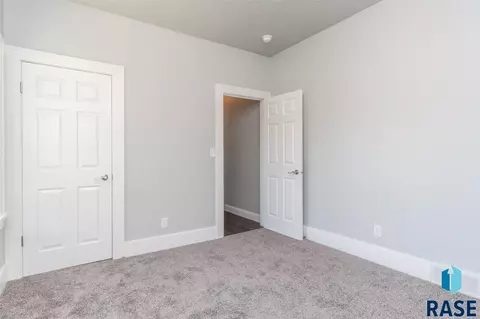 2811 W Mcclellan St, Sioux Falls, SD 57104 photo 26