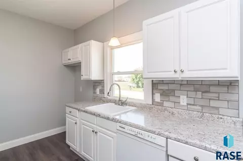 2811 W Mcclellan St, Sioux Falls, SD 57104 photo 8