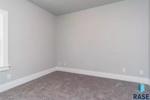 2811 W Mcclellan St, Sioux Falls, SD 57104 photo 21