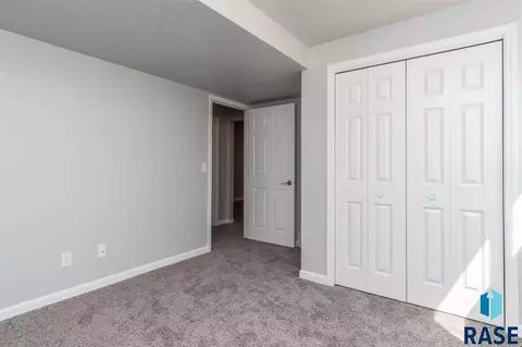 2811 W Mcclellan St, Sioux Falls, SD 57104 photo 12