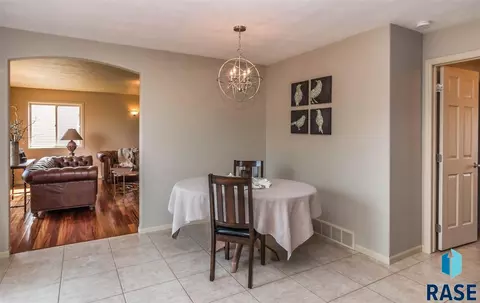 Undisclosed, Sioux Falls, SD 57106 photo 10