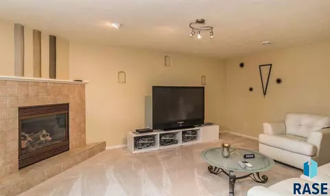 Undisclosed, Sioux Falls, SD 57106 photo 23