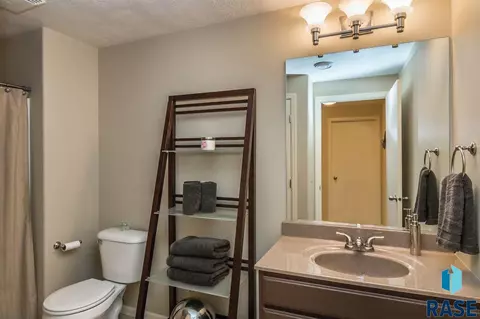 Undisclosed, Sioux Falls, SD 57106 photo 25