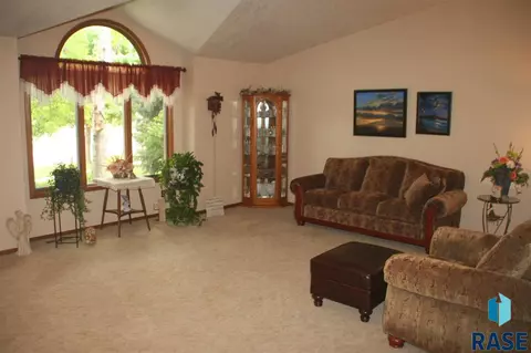 604 Fairway Dr, Dell Rapids, SD 57022 photo 7