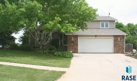 604 Fairway Dr, Dell Rapids, SD 57022 photo 2