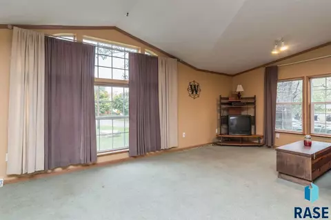 331 E 5th St, Bridgewater, SD 57319 photo 2