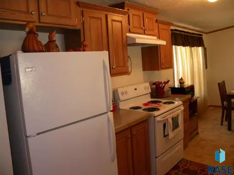 6083 Point Dr, Madison, SD 57042 photo 8