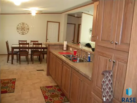 6083 Point Dr, Madison, SD 57042 photo 7