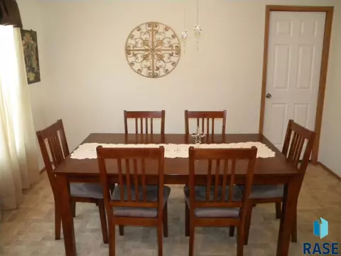 6083 Point Dr, Madison, SD 57042 photo 11