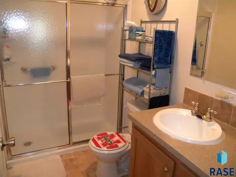 6083 Point Dr, Madison, SD 57042 photo 19