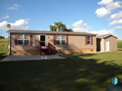 6083 Point Dr, Madison, SD 57042 photo 5