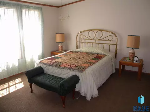 6083 Point Dr, Madison, SD 57042 photo 15