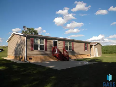 6083 Point Dr, Madison, SD 57042 photo 4