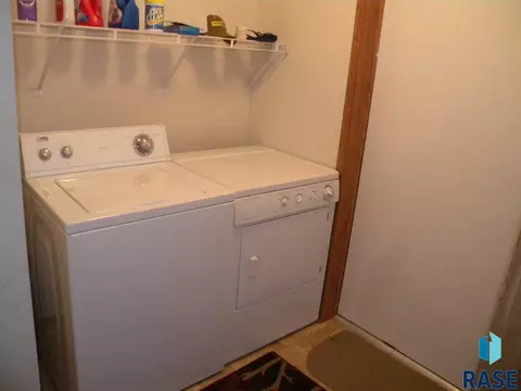 6083 Point Dr, Madison, SD 57042 photo 14