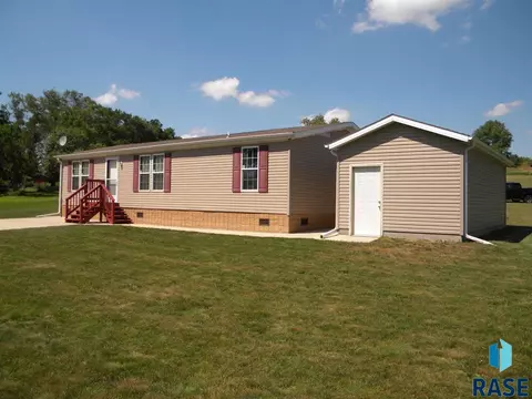 6083 Point Dr, Madison, SD 57042 photo 3