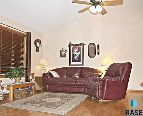 6604 W Cain Cir, Sioux Falls, SD 57106 photo 5