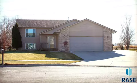 6604 W Cain Cir, Sioux Falls, SD 57106 photo 1