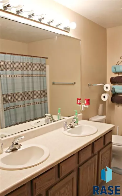 6604 W Cain Cir, Sioux Falls, SD 57106 photo 14