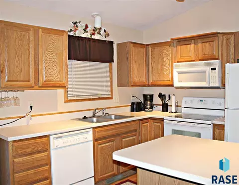 6604 W Cain Cir, Sioux Falls, SD 57106 photo 10