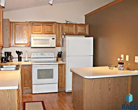 6604 W Cain Cir, Sioux Falls, SD 57106 photo 9