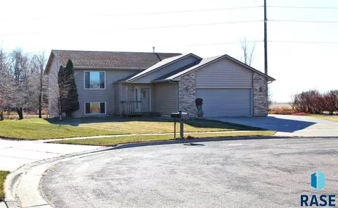 6604 W Cain Cir, Sioux Falls, SD 57106 photo 2