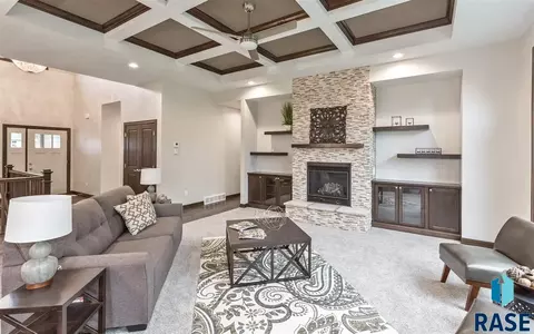 2219 E Stone Pointe Cir, Sioux Falls, SD 57108 photo 11