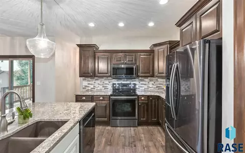 2219 E Stone Pointe Cir, Sioux Falls, SD 57108 photo 7