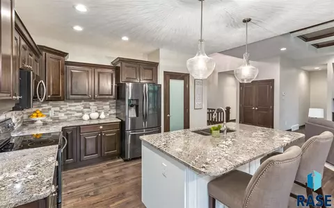 2219 E Stone Pointe Cir, Sioux Falls, SD 57108 photo 3
