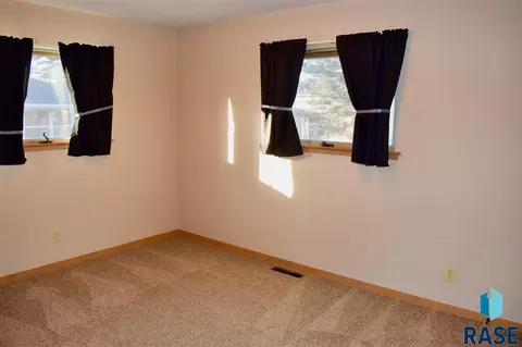 206 E 8th St, Dell Rapids, SD 57022 photo 11