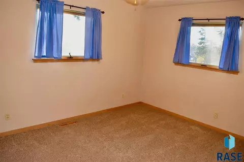 206 E 8th St, Dell Rapids, SD 57022 photo 9
