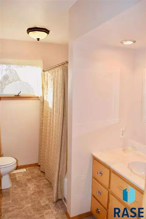 206 E 8th St, Dell Rapids, SD 57022 photo 14