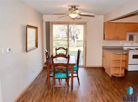 206 E 8th St, Dell Rapids, SD 57022 photo 5