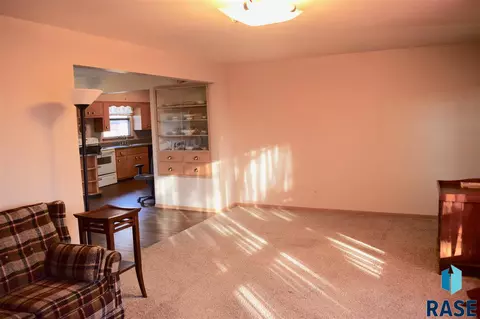206 E 8th St, Dell Rapids, SD 57022 photo 7