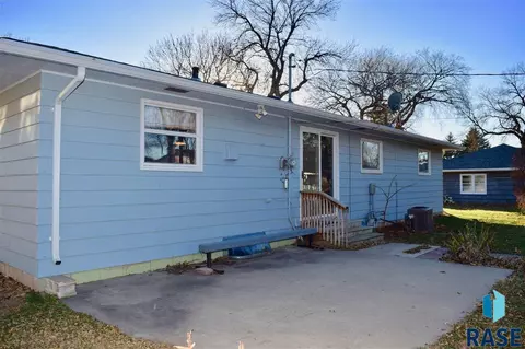 206 E 8th St, Dell Rapids, SD 57022 photo 18