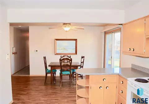 206 E 8th St, Dell Rapids, SD 57022 photo 4