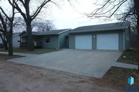 804 Blackstone Pl, Hurley, SD 57036 photo 2