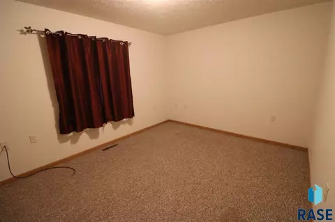 804 Blackstone Pl, Hurley, SD 57036 photo 8