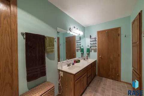 1010 NE 8th St, Madison, SD 57042 photo 30