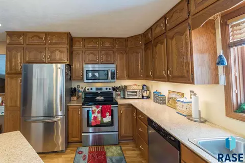 1010 NE 8th St, Madison, SD 57042 photo 10