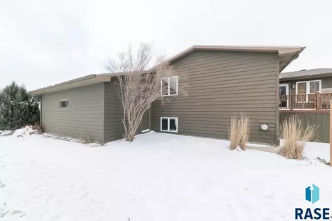1010 NE 8th St, Madison, SD 57042 photo 5