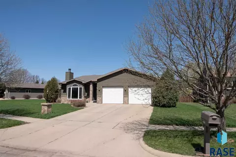 1010 NE 8th St, Madison, SD 57042 photo 3