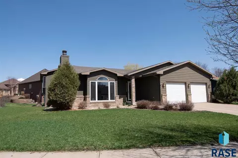 1010 NE 8th St, Madison, SD 57042 photo 1
