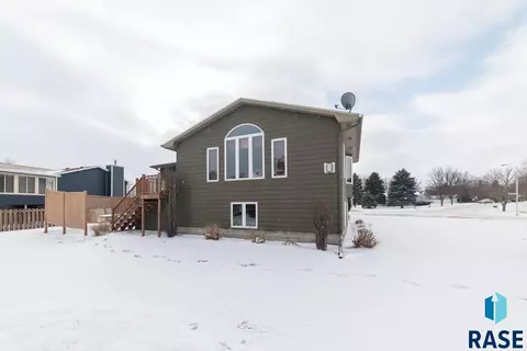 1010 NE 8th St, Madison, SD 57042 photo 6