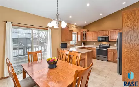 2009 E Briar Den Ct, Sioux Falls, SD 57108 photo 6