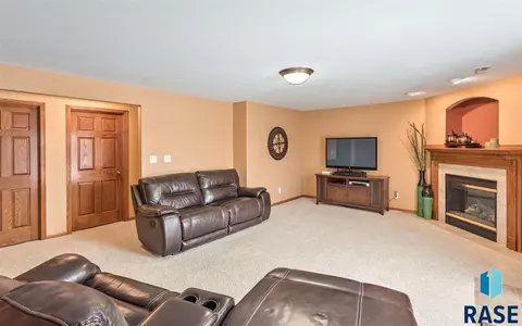 2009 E Briar Den Ct, Sioux Falls, SD 57108 photo 16